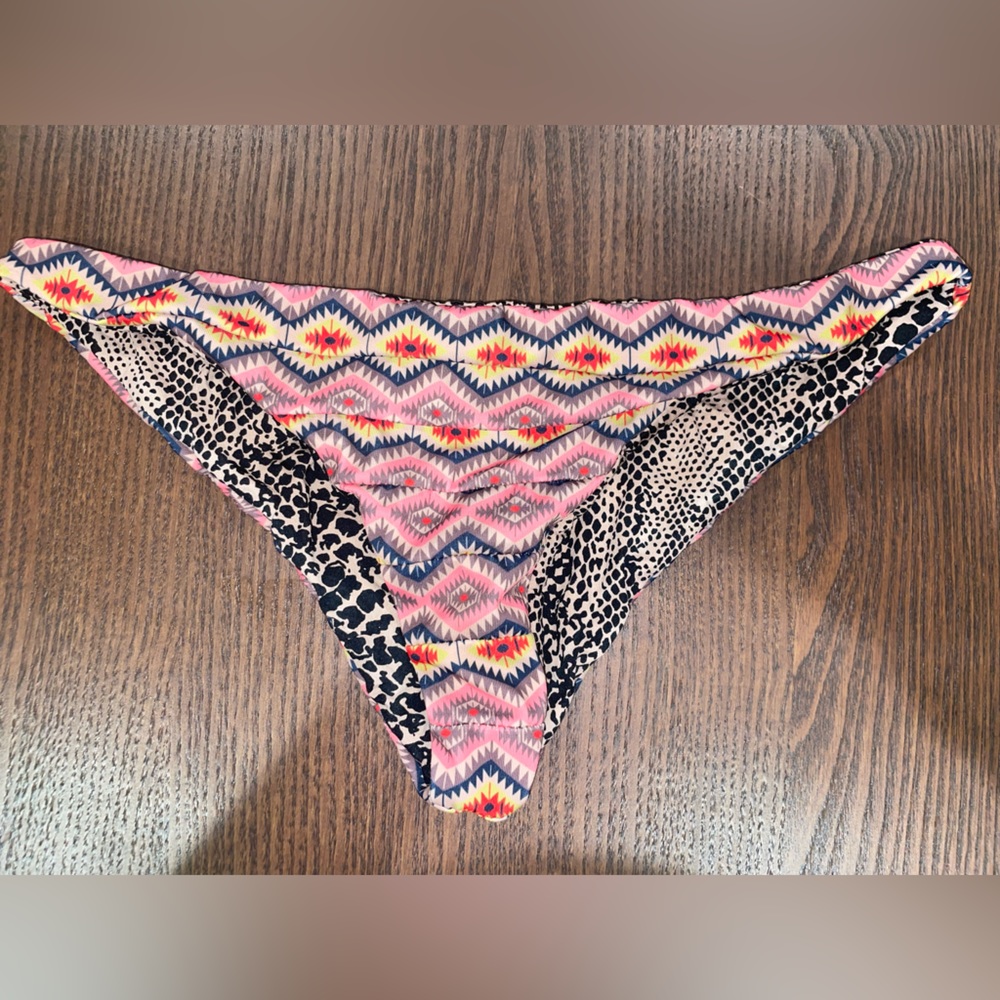 Acacia swimwear bottoms - size medium